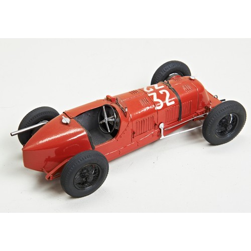 102 - A COLLECTION OF SCRATCH BUILT 1950S-60S GRAND PRIX MODELS1961 FERRARI DINO 156 SHARKNOSEA 1:24 scrat... 
