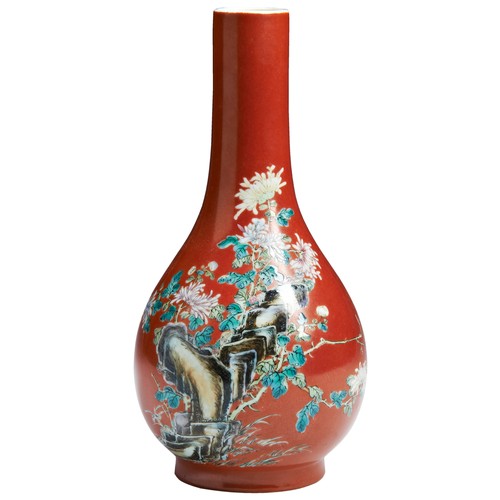 A PORCELAIN CORAL-GROUND BOTTLE AND FAMILLE ROSE BOTTLE VASE, 