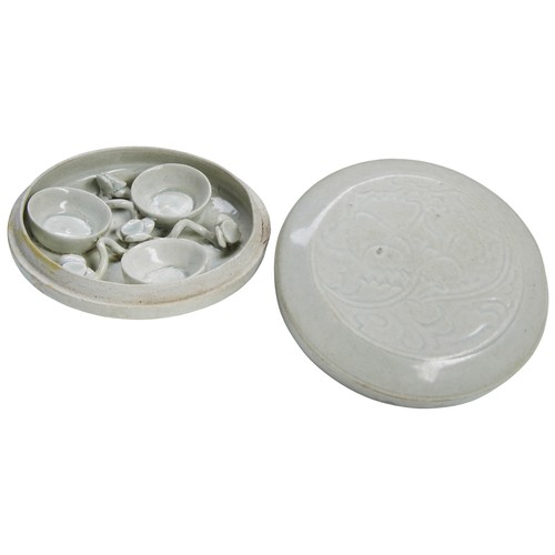 8 - A QINGBAI-GLAZED COSMETICS BOX AND COVERSOUTHERN SONG DYNASTY (1127–1279)青白卷草纹划花粉盒  南宋 1127–1279the ... 