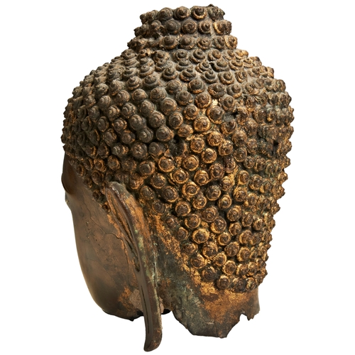 24 - A FINE GILT-BRONZE BUDDHA HEADTHAILAND, LANNA / CHIANG SAEN PERIOD, 15TH CENTURY铜佛首  十五世纪the inlaid ... 