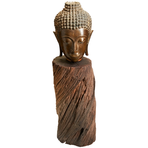 24 - A FINE GILT-BRONZE BUDDHA HEADTHAILAND, LANNA / CHIANG SAEN PERIOD, 15TH CENTURY铜佛首  十五世纪the inlaid ... 