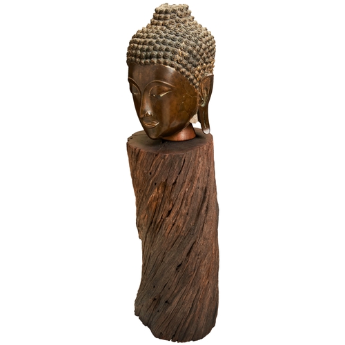 24 - A FINE GILT-BRONZE BUDDHA HEADTHAILAND, LANNA / CHIANG SAEN PERIOD, 15TH CENTURY铜佛首  十五世纪the inlaid ... 