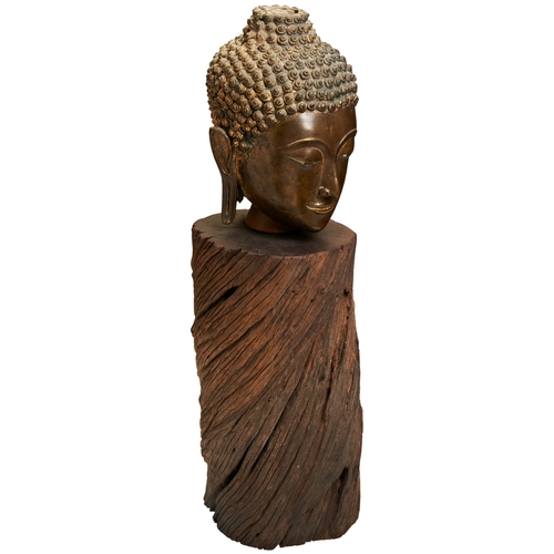 24 - A FINE GILT-BRONZE BUDDHA HEADTHAILAND, LANNA / CHIANG SAEN PERIOD, 15TH CENTURY铜佛首  十五世纪the inlaid ... 