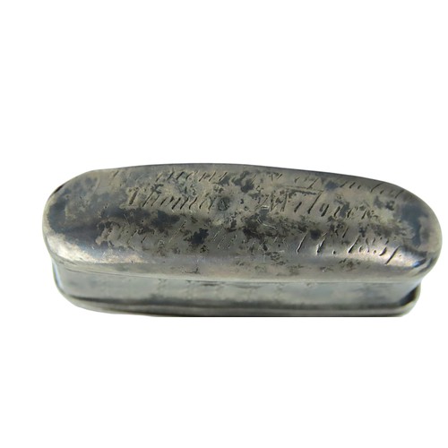 13 - A WILLIAM IV SILVER LANCET CASEcontaining two mother of pearl lancets, the hinged cover bearing an i... 