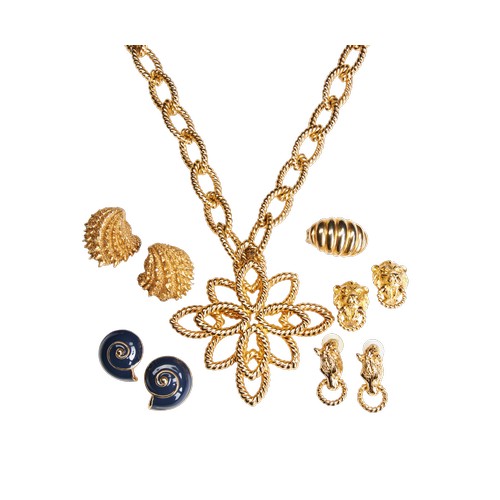 319 - MIMI Di NISCEMI, A 1960's NECKLACE,the ropetwist navette shaped links suspending a flower head shape... 