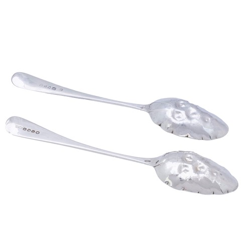 9 - A NEAR PAIR OF GEORGE III SILVER BERRY SPOONSLONDON 1793 / 1798marked for Peter Bateman & Willia... 