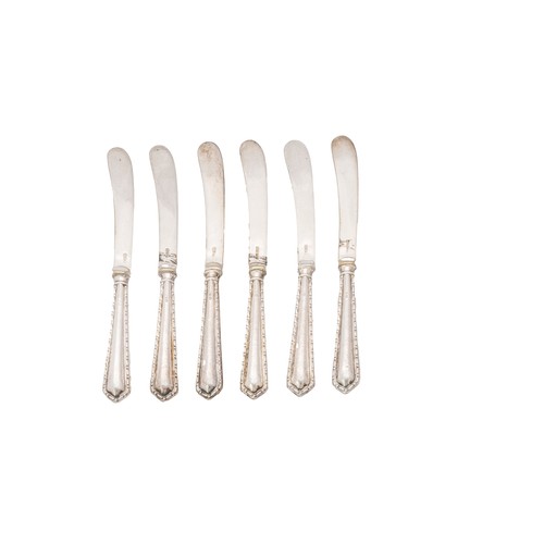 17 - CASED SILVER CAKE SERVERSSheffield, 1924, six butter knives with silver handles, six table knives wi... 