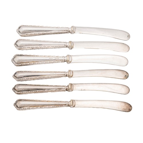 17 - CASED SILVER CAKE SERVERSSheffield, 1924, six butter knives with silver handles, six table knives wi... 