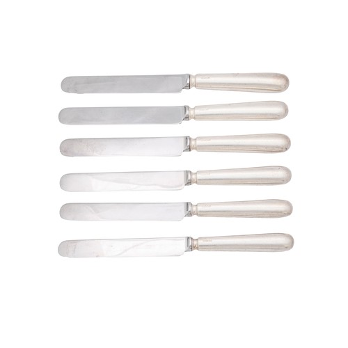 17 - CASED SILVER CAKE SERVERSSheffield, 1924, six butter knives with silver handles, six table knives wi... 