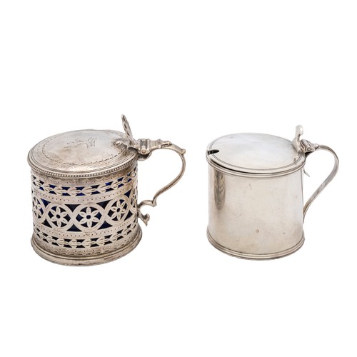 36 - A SILVER RETICULATED DRUM MUSTARDLondon, 1900, Robert Hutton? and a plain silver drum mustard, appro... 