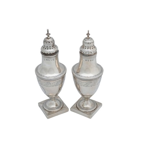 43 - A PAIR OF GEORGE III SILVER PEPPERETTESLONDON 1790marked for Peter, Ann and William Bateman205 grams... 