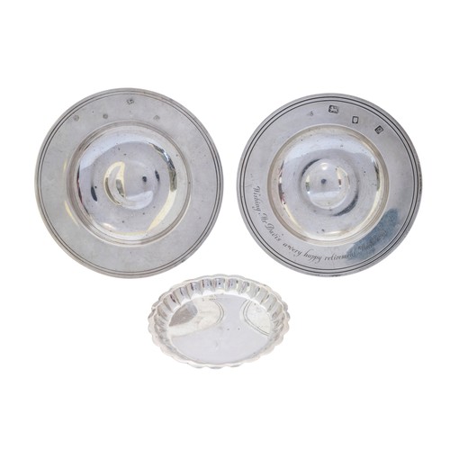 58 - A CIRCULAR SILVER ASHTRAYLondon, 1962, another similar and various other silver ashtray/coasters, 41... 