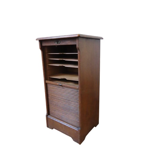 25 - AN OAK TAMBOUR ROLL CABINETEARLY 20TH CENTURY91 x 48 x 40 cm