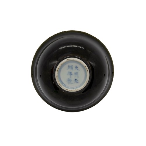 11 - A MIRROR BLACK GLAZED BOWL TIANSHUN SIX CHARACTER MARK, LATE QING / REPUBLIC PERIOD11.8cm diameterPR... 
