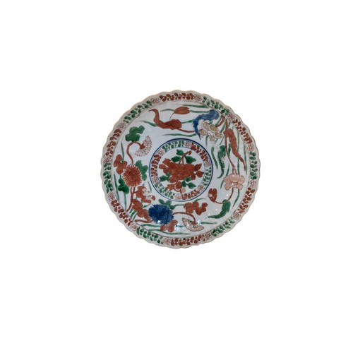122 - A GROUP OF SIX CHINESE PORCELAIN FAMILLE VERTE DISHESKANGXI PERIOD AND LATERAll 23cm diameter approx... 