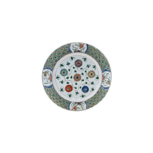 122 - A GROUP OF SIX CHINESE PORCELAIN FAMILLE VERTE DISHESKANGXI PERIOD AND LATERAll 23cm diameter approx... 