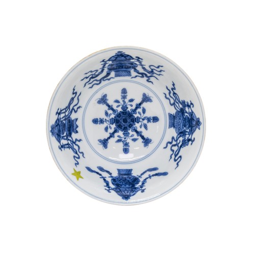 124 - A LIME-GREEN GROUND FAMILLE ROSE AND UNDERGLAZE-BLUE 'MEDALLION' BOWL DAOGUANG MARK, 20TH CENTURYwit... 