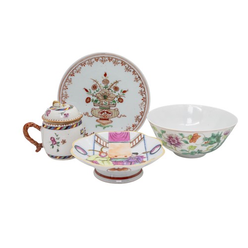 130 - A FAMILLE ROSE 'DRAGON AND PHOENIX' BOWLXIANFENG SEAL MARK AND OF THE PERIOD14cm diameter; together ... 