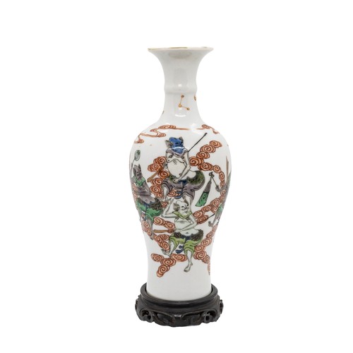 133 - A FAMILLE VERTE VASEQING DYNASTY, 19TH CENTURYdecorated with a scene depicting the 'Demon Hunter Zho... 