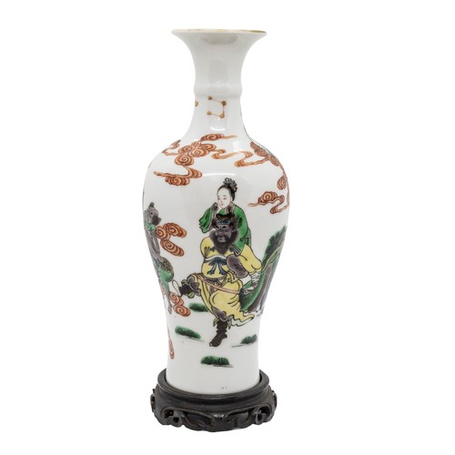133 - A FAMILLE VERTE VASEQING DYNASTY, 19TH CENTURYdecorated with a scene depicting the 'Demon Hunter Zho... 