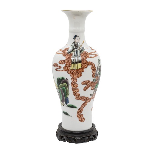 133 - A FAMILLE VERTE VASEQING DYNASTY, 19TH CENTURYdecorated with a scene depicting the 'Demon Hunter Zho... 