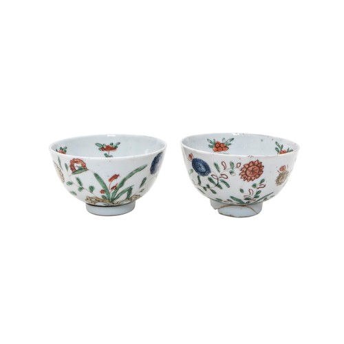140 - A GROUP OF FIVE CHINESE FAMILLE VERTE TEA BOWLSKANGXI PERIODLargest 8.5cm diameterPROVENANCE: From t... 
