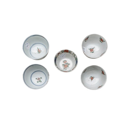 140 - A GROUP OF FIVE CHINESE FAMILLE VERTE TEA BOWLSKANGXI PERIODLargest 8.5cm diameterPROVENANCE: From t... 