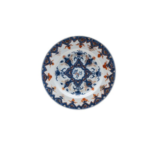 143 - A GROUP OF TEN CHINESE IMARI DISHESQING DYNASTY, 18TH CENTURY Largest 25cm diameterPROVENANCE: From ... 