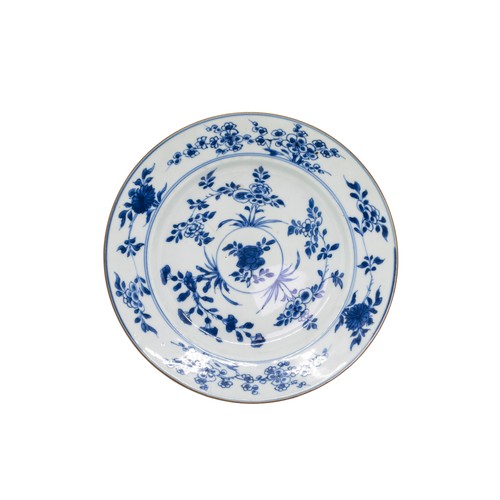 47 - A GROUP OF CHINESE BLUE AND WHITE PLATESQING DYNASTY, 18TH CENTURY20cm diameter, 26cm diameter (9)PR... 