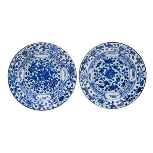 48 - A GROUP OF SIX CHINESE EXPORT BLUE AND WHITE DISHESKANGXI PERIOD16cm diameter approxPROVENANCE: From... 