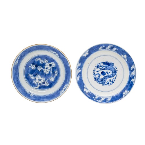 48 - A GROUP OF SIX CHINESE EXPORT BLUE AND WHITE DISHESKANGXI PERIOD16cm diameter approxPROVENANCE: From... 