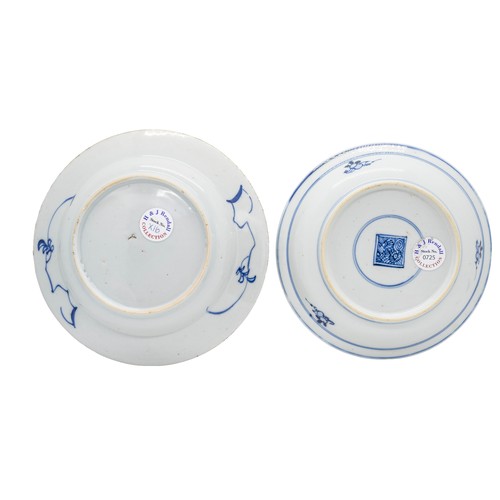 48 - A GROUP OF SIX CHINESE EXPORT BLUE AND WHITE DISHESKANGXI PERIOD16cm diameter approxPROVENANCE: From... 