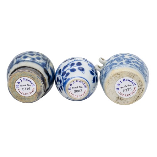 49 - A BLUE AND WHITE 'LOTUS' BIRD FEEDERQING DYNASTY5cm wide; together with A SMALL BLUE AND WHITE JAR A... 