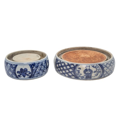 50 - A CHINESE BLUE AND WHITE PORCELAIN INKSTONE20TH CENTURY 9.5cm diameter; together with A LARGER EXAMP... 