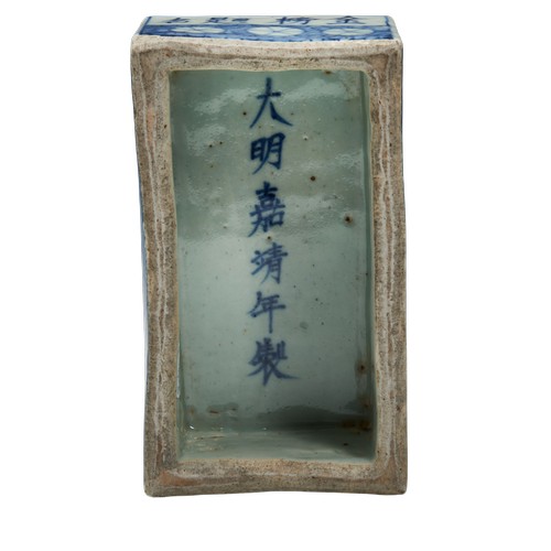 52 - A BLUE AND WHITE PORCELAIN 'DRAGON' INKSTONEJIAJING SIX CHARACTER MARK, 19TH / 20TH CENTURY18cm long... 