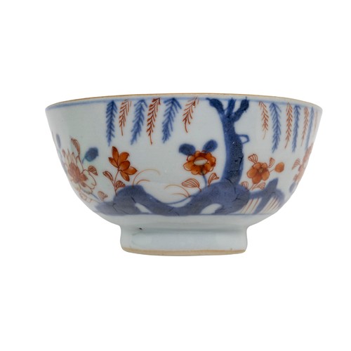 58 - THREE CHINESE EXPORT PORCELAIN BOWLSQING DYNASTY, 18TH CENTURY(3)12cm & 11cm diameterPROVENANCE:... 