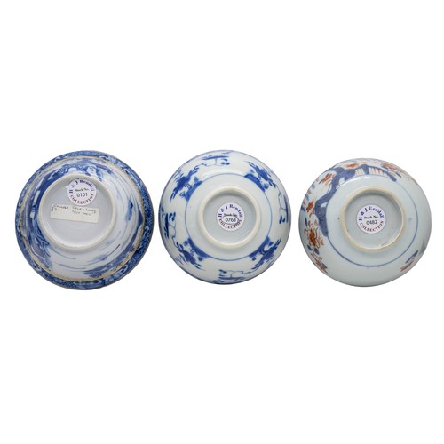 58 - THREE CHINESE EXPORT PORCELAIN BOWLSQING DYNASTY, 18TH CENTURY(3)12cm & 11cm diameterPROVENANCE:... 