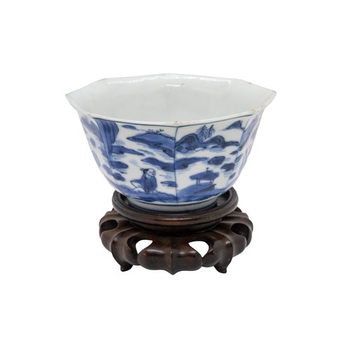 59 - A GROUP OF FOUR CHINESE BLUE AND WHITE PORCELAIN BOWLSQING DYNASTY OR EARLIERlargest, 14cm diameter,... 