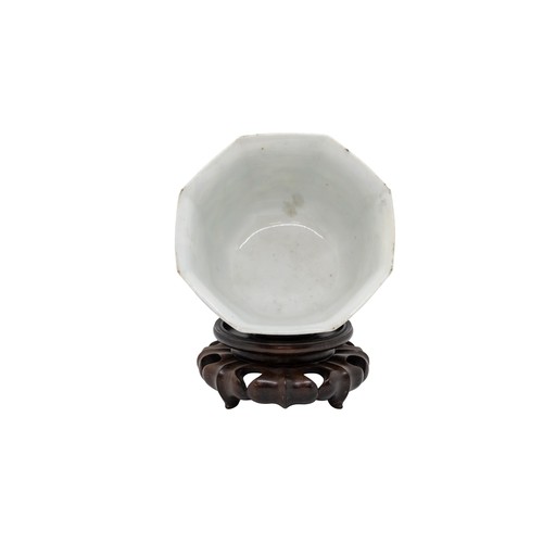 59 - A GROUP OF FOUR CHINESE BLUE AND WHITE PORCELAIN BOWLSQING DYNASTY OR EARLIERlargest, 14cm diameter,... 