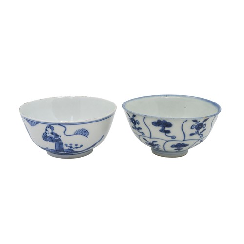 59 - A GROUP OF FOUR CHINESE BLUE AND WHITE PORCELAIN BOWLSQING DYNASTY OR EARLIERlargest, 14cm diameter,... 