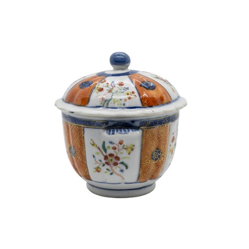 170 - A CHINESE EXPORT 'IMARI' BOWL AND COVERQING DYNASTY, 18TH CENTURY11cm highPROVENANCE: From the H &am... 