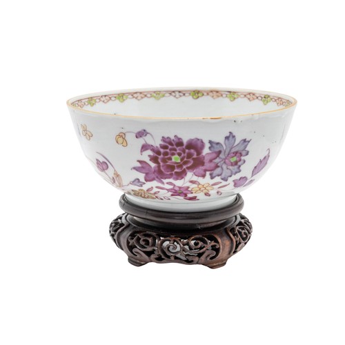 176 - A CHINESE EXPORT FAMILLE ROSE BOWLQIANLONG PERIOD14.5cm diameter; together with A CHINESE FAMILLE RO... 