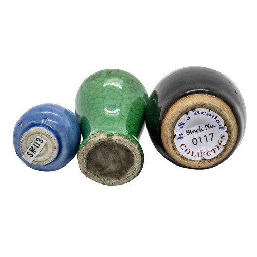 22 - A MINIATURE MIRROR-BLACK DOUBLE-GOURD VASEQING DYNASTY, 18TH / 19TH CENTURY8cm high; together with T... 