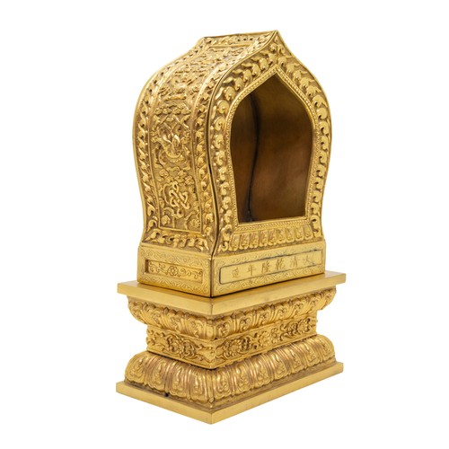 4 - A FINE GILT-BRONZE SHRINEQIANLONG SIX CHARACTER MARK, 19TH / 20TH CENTURY22cm highPROVENANCE: From t... 