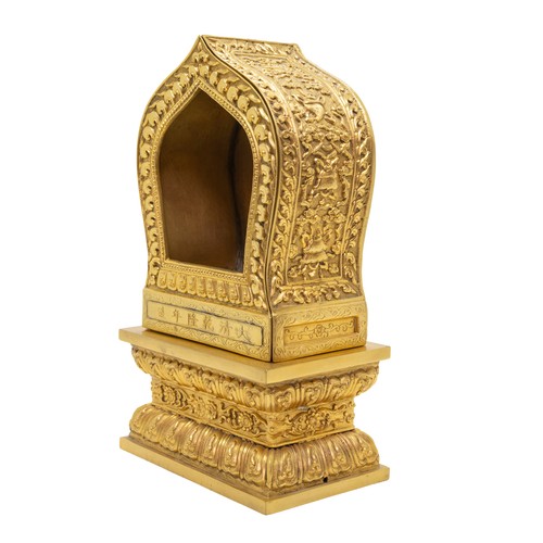4 - A FINE GILT-BRONZE SHRINEQIANLONG SIX CHARACTER MARK, 19TH / 20TH CENTURY22cm highPROVENANCE: From t... 