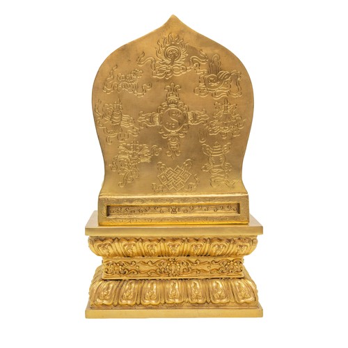 4 - A FINE GILT-BRONZE SHRINEQIANLONG SIX CHARACTER MARK, 19TH / 20TH CENTURY22cm highPROVENANCE: From t... 