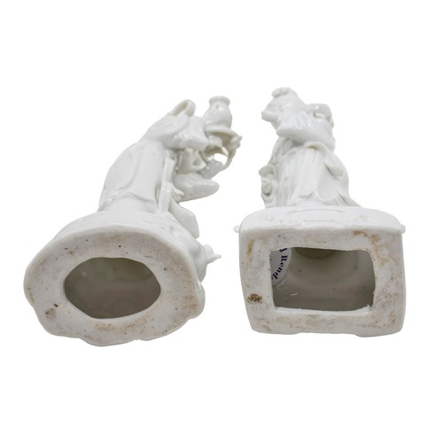 33 - A PAIR OF BLANC DE CHINE FIGURES OF GUANYINLATE QING / REPUBLIC PERIOD 17cm highPROVENANCE: From the... 