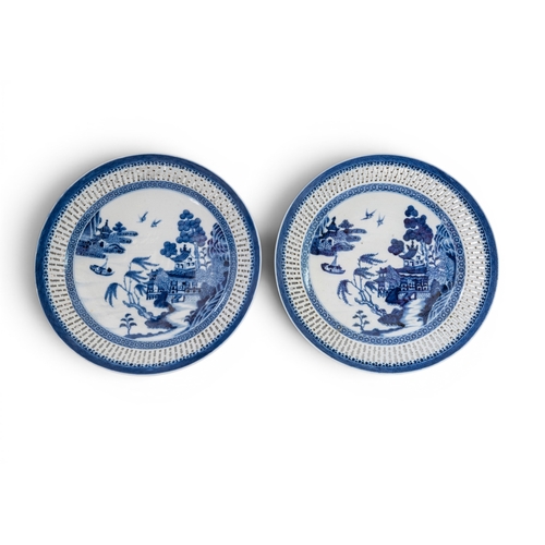 A PAIR OF BLUE & WHITE RETICULATED DISHESQIANLONG PERIOD (1736