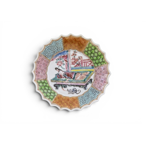 8 - A FINE CHINESE FAMILLE ROSE SEMI-EROTIC CUP AND SAUCERYONGZHENG/QIANLONG, CIRCA 1730s清乾隆/雍正 粉彩侍女人物纹杯... 