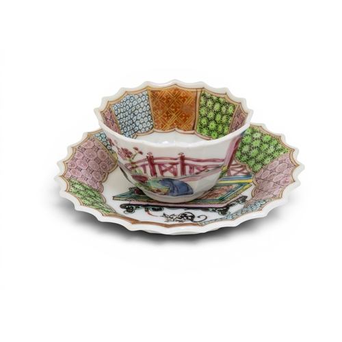 8 - A FINE CHINESE FAMILLE ROSE SEMI-EROTIC CUP AND SAUCERYONGZHENG/QIANLONG, CIRCA 1730s清乾隆/雍正 粉彩侍女人物纹杯... 